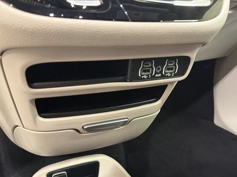 Used 2023 Chrysler Pacifica Touring-L FWD image 22