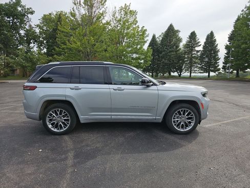 Used 2022 Jeep Grand Cherokee Summit w/ Adv Protech Group IV AWD/4WD image 7