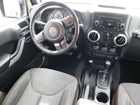 Used 2018 Jeep Wrangler Rubicon w/ Power Convenience Group image 43