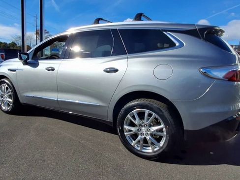 Used 2023 Buick Enclave Essence w/ Experience Buick Package image 4