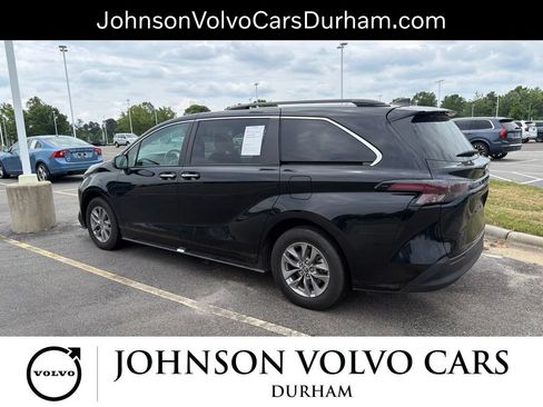 Used 2024 Toyota Sienna XLE FWD image 6