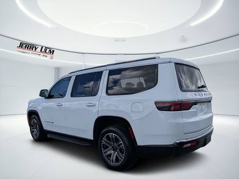 Certified 2024 Jeep Wagoneer Series II w/ Flexible Seating Group RWD image 5