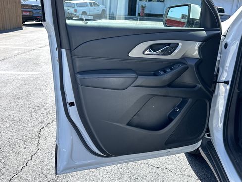 Used 2021 Chevrolet Traverse LT FWD image 10