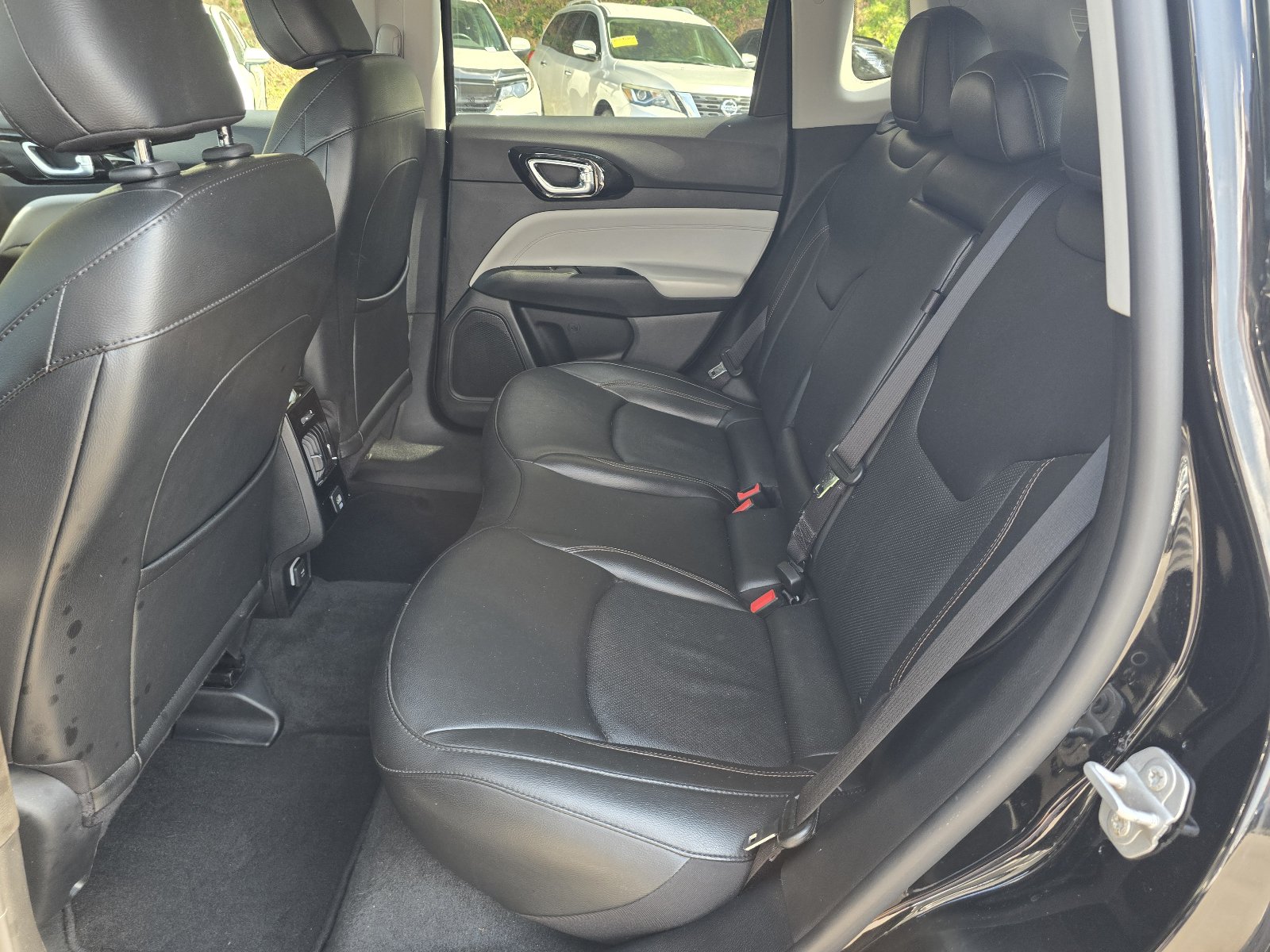 Used 2022 Jeep Compass Limited AWD/4WD image 11