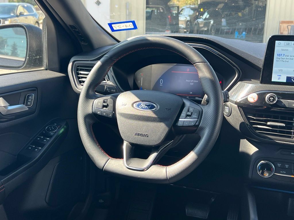 Used 2025 Ford Escape ST-Line FWD image 15