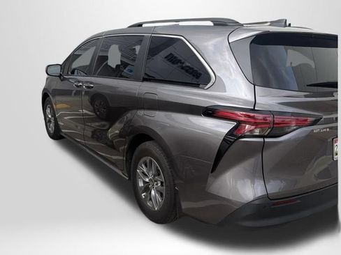 Used 2021 Toyota Sienna XLE w/ XLE Plus Package FWD image 7