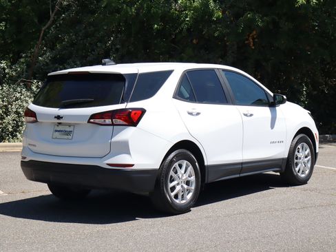 Used 2024 Chevrolet Equinox LS FWD image 9