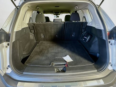 Used 2023 Nissan Rogue SV FWD image 27