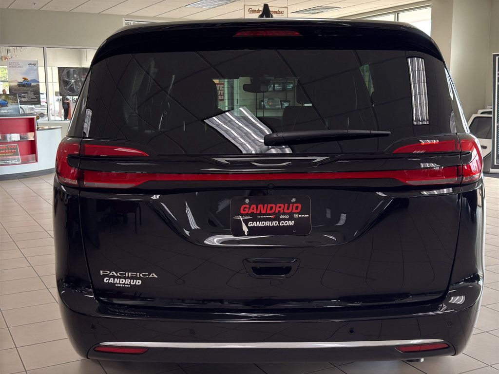 New 2027 Chrysler Pacifica Select FWD image 7