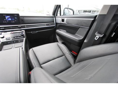 Used 2025 Hyundai Santa Fe Limited FWD image 12