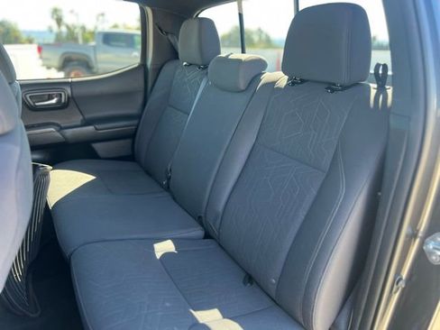 Used 2018 Toyota Tacoma TRD Sport w/ Technology Package image 20