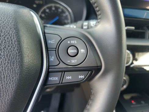 Used 2024 Toyota Venza LE image 23