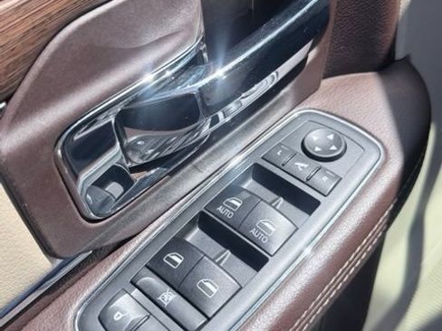 Used 2018 RAM 1500 Laramie w/ Convenience Group AWD/4WD image 23