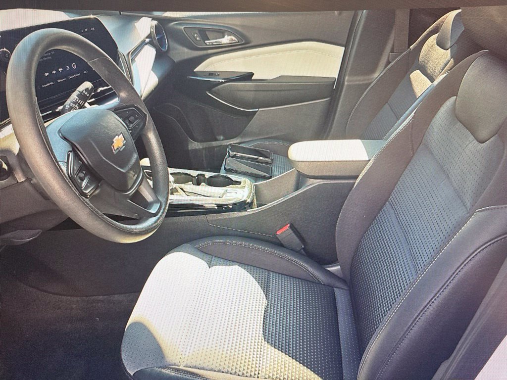 Used 2026 Chevrolet Trax LT FWD image 4