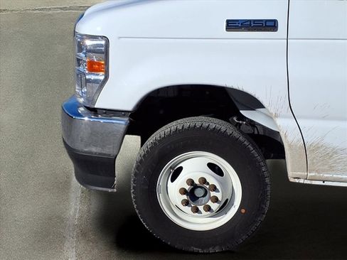 New 2024 Ford E-450 and Econoline 450 Super Duty w/ Power Windows & Locks Group RWD image 25