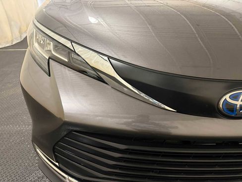 Certified 2023 Toyota Sienna XLE image 4