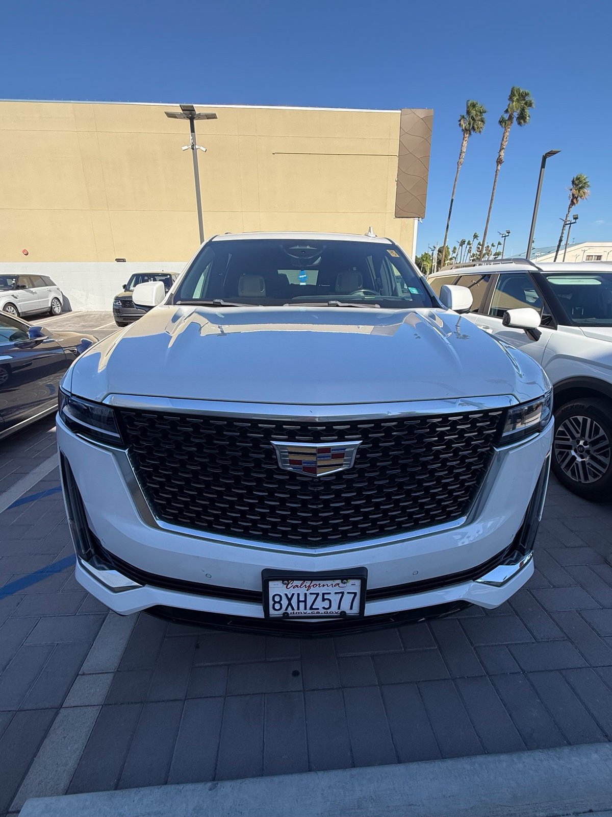 Used 2021 Cadillac Escalade ESV Premium Luxury AWD/4WD image 2