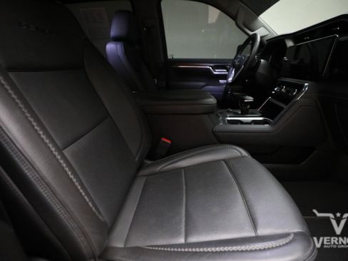 Used 2024 GMC Sierra 1500 Denali AWD/4WD image 11