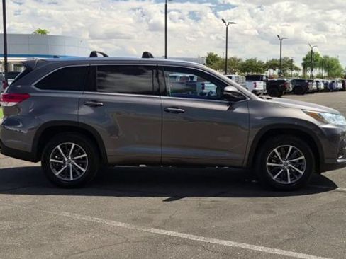 Used 2018 Toyota Highlander XLE FWD image 9