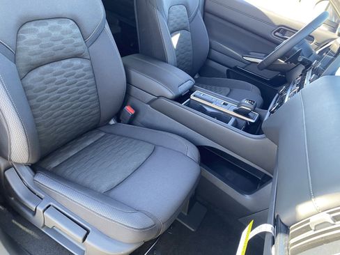 New 2025 Nissan Pathfinder SV image 11