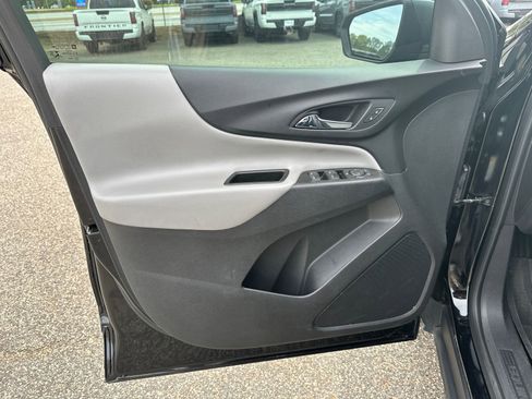 Used 2023 Chevrolet Equinox LS w/ LS Convenience Package image 8