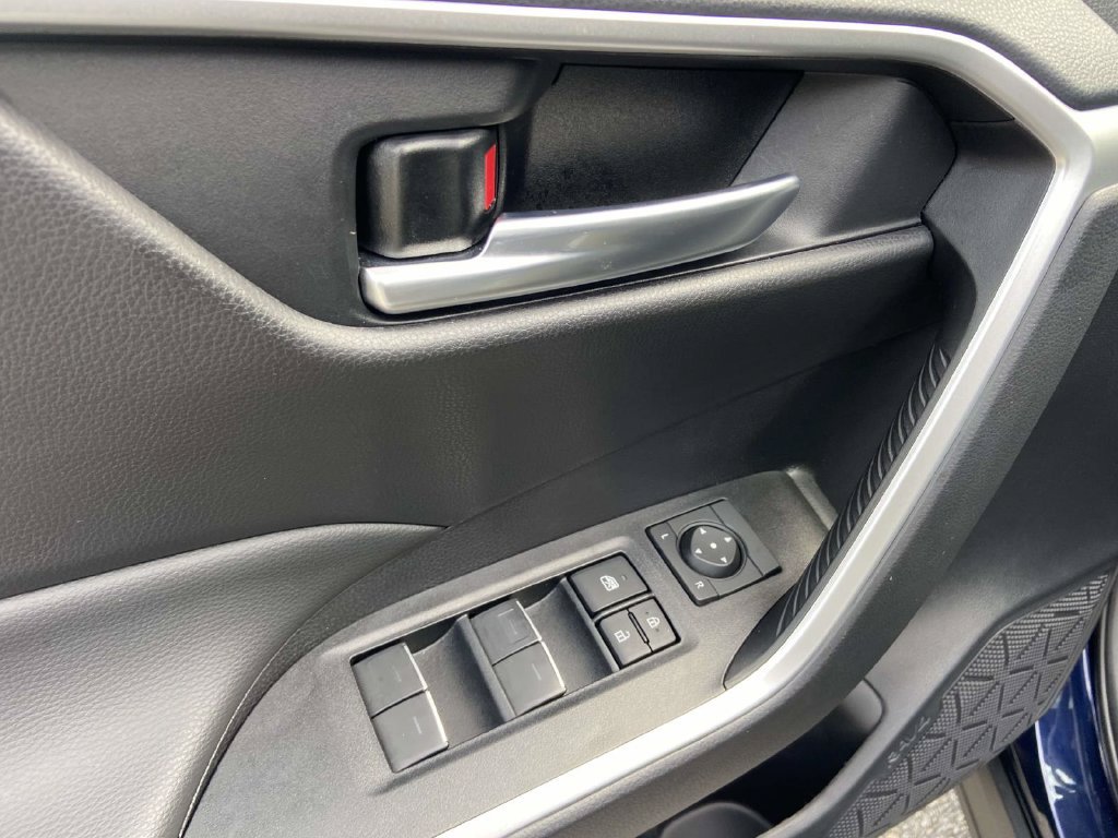 Used 2025 Toyota RAV4 XLE w/ Convenience Package FWD image 15