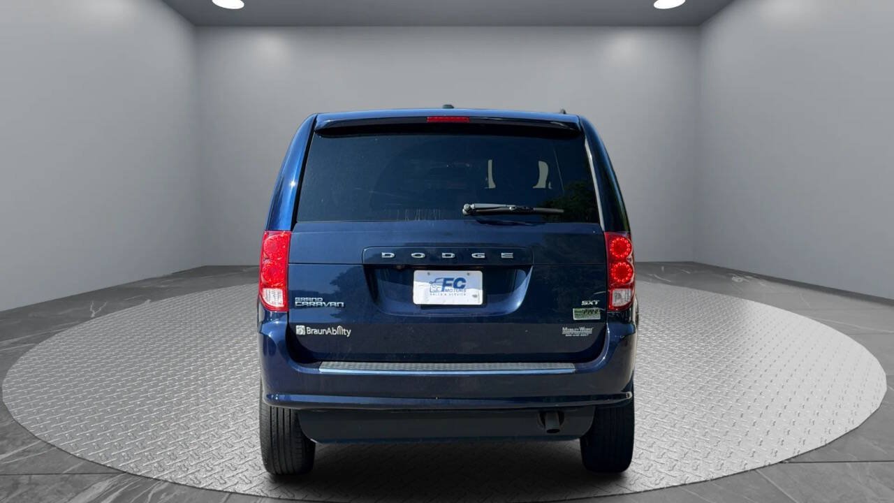 Used 2015 Dodge Grand Caravan SXT FWD image 5