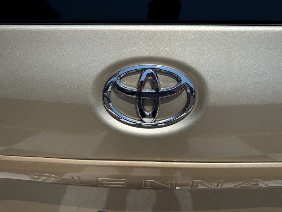 Used 2013 Toyota Sienna LE FWD image 43