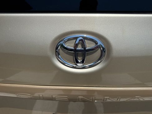 Used 2013 Toyota Sienna LE FWD image 43