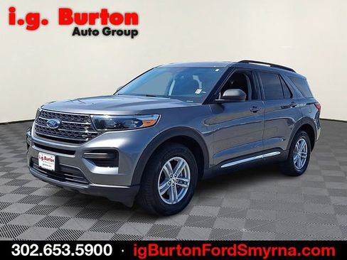 Used 2023 Ford Explorer XLT AWD/4WD image 3