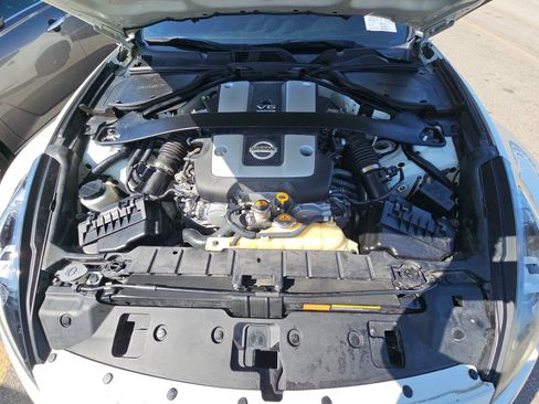 Used 2020 Nissan 370Z Coupe RWD image 14