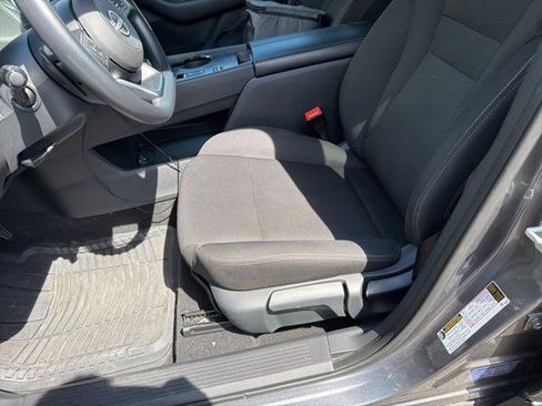 Used 2024 Nissan Rogue S FWD image 12