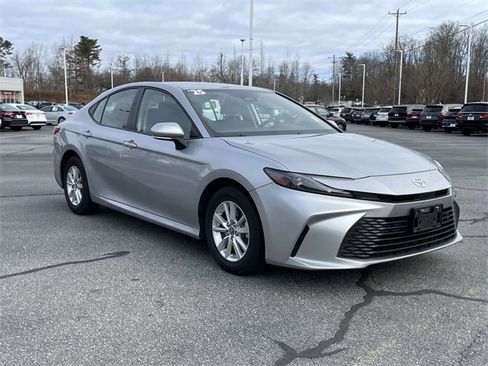 Used 2025 Toyota Camry LE image 7