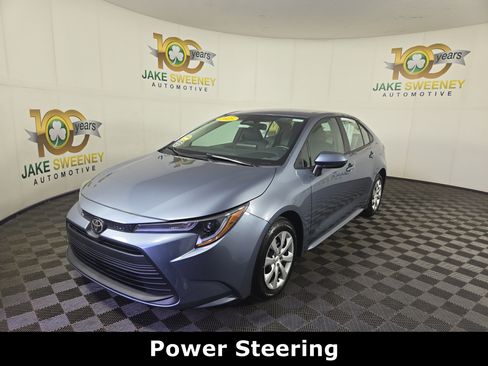Used 2025 Toyota Corolla LE image 3