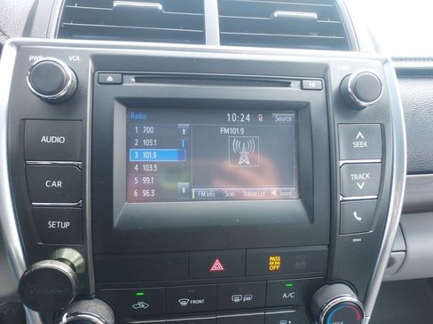 Used 2017 Toyota Camry LE FWD image 14