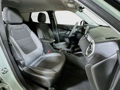 Used 2025 Chevrolet TrailBlazer LT FWD image 23
