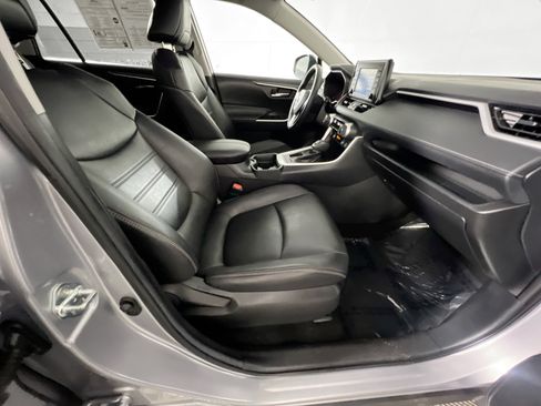 Used 2021 Toyota RAV4 XLE Premium FWD image 31