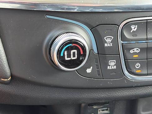 Used 2020 Chevrolet Traverse LT w/ LT Premium Package AWD/4WD image 21