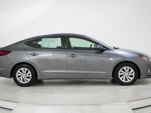 Used 2019 Hyundai Elantra SE image 13