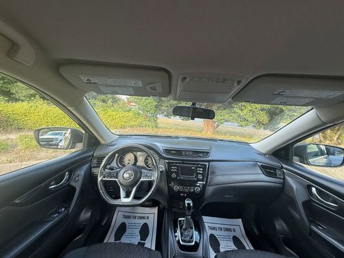 Used 2017 Nissan Rogue SV FWD image 10