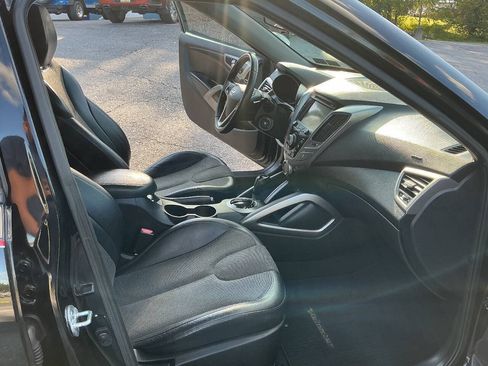 Used 2012 Hyundai Veloster w/ Style Pkg FWD image 4