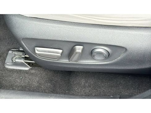 Certified 2020 Toyota RAV4 XLE w/ XLE Grade Weather Package AWD/4WD image 31