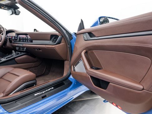 Certified 2025 Porsche 911 Targa 4S AWD/4WD image 18