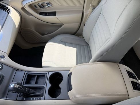 Used 2014 Ford Taurus SE FWD image 20