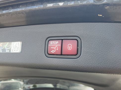 Used 2023 Mercedes-Benz GLC 300 4MATIC image 11