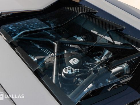 Used 2018 Lamborghini Aventador S image 13