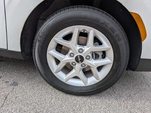 Certified 2025 Kia Soul LX w/ LX Technology Package FWD image 11