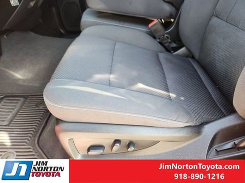 Used 2018 Chevrolet Silverado 1500 LT w/ Texas Edition image 26