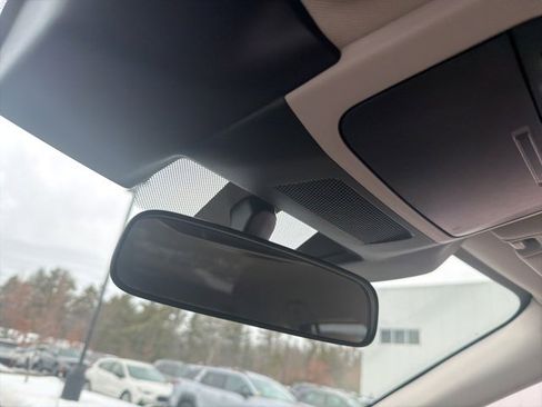 Used 2025 Subaru Outback Premium image 29