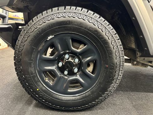 Used 2018 Jeep Wrangler Unlimited Sport AWD/4WD image 12